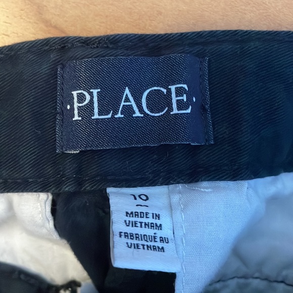 Place Youth size 10 Shorts - Picture 3 of 3